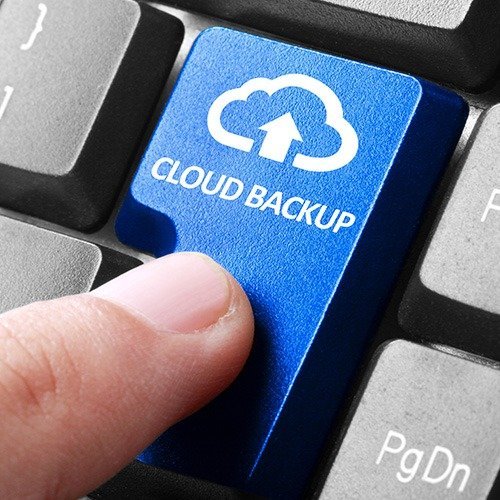 Tastatur mir einer Cloud Backup Taste