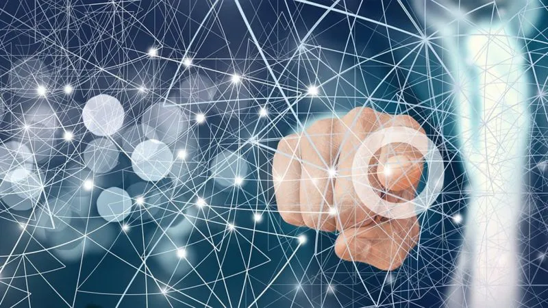 Netzwerkinfrastruktur Finger zeigt auf eine Vernetzte Infrastrukturkarte