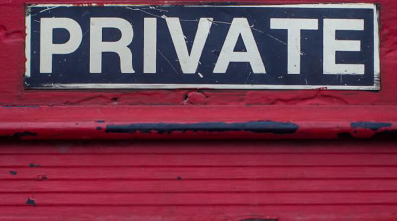 Schild mit Aufschrift "PRIVATE"