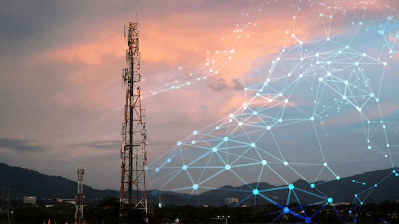 WLAN Netzwerk vor Himmel im Abendrot