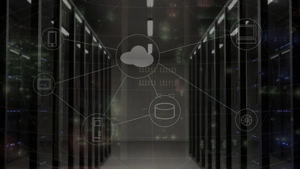 Unterschied zwischen Cloud Computing und IT-Outsourcing Cloudwolke in einem Rechenzentrum