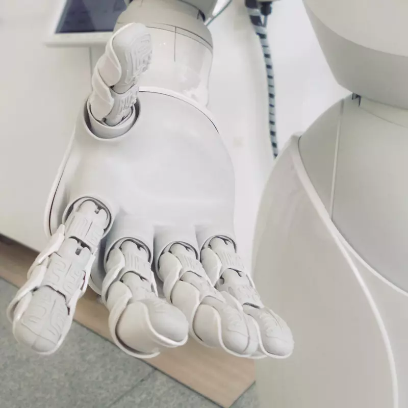 KIaas Grafik Hand eines Roboters